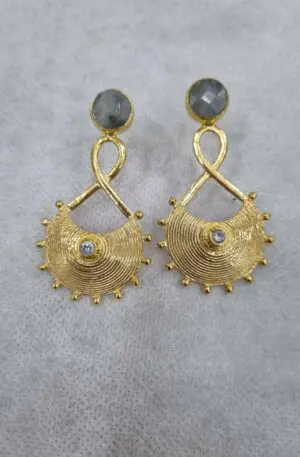 Earrings made with brass, agate and zircons. Weight 6.5gr length 5cm