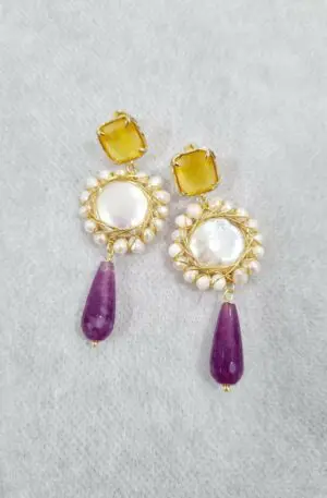 Earrings made with river pearls, cat's eye, agate and brass. Weight 7.1g Length 6cm