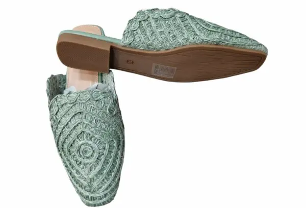 Pastel green raffia sabot with non-slip sole and 1.5cm rise. Regular fit. Numbers 36 to 40