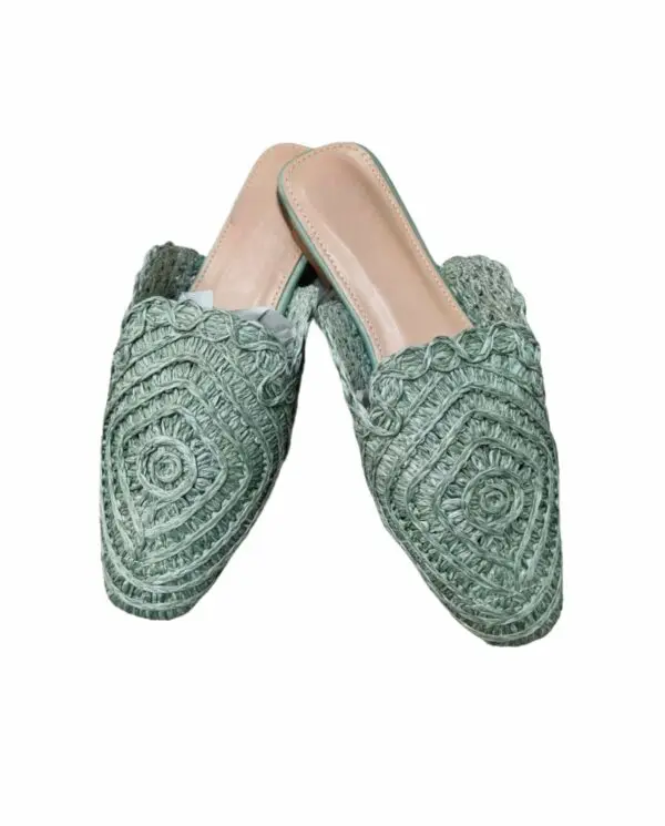 Pastel green raffia sabot with non-slip sole and 1.5cm rise. Regular fit. Numbers 36 to 40