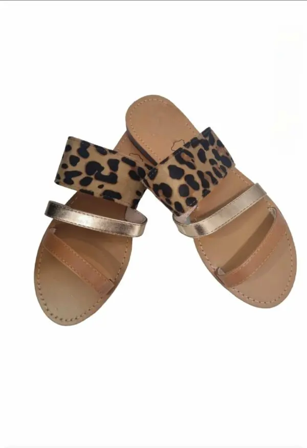 Slippers with eco-leather and spotted suede bands. Rise 1.5 cm