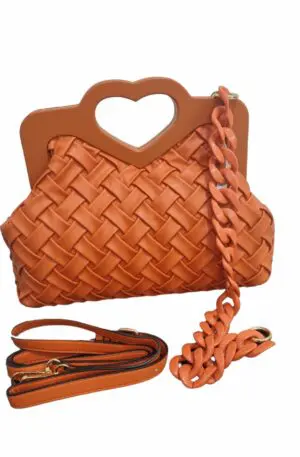 Bag in orange imitation leather, braided front and smooth back, heart handle and double shoulder strap: a long single colored one and a short one with resin chain. Lined interior with zip and open pockets. Measurements L29 B9 H 20