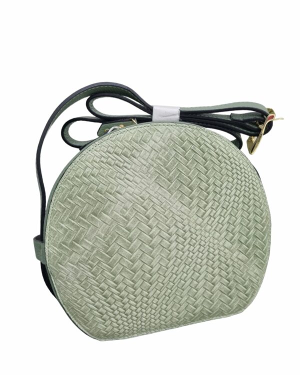 Shoulder bag in real leather woven on the front and back, made in Italy, single compartment in suede interior, zip opening. wide adjustable shoulder strap. sage green color measures H21 B 7 L17/24