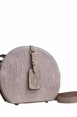 Umhängetasche aus echtem, auf der Vorder- und Rückseite gewebtem Leder, hergestellt in Italien, einzelnes Innenfach aus Wildleder, Reißverschlussöffnung. breiter verstellbarer Schultergurt. Farbe Cipriamisure H21 B 7 L17/24