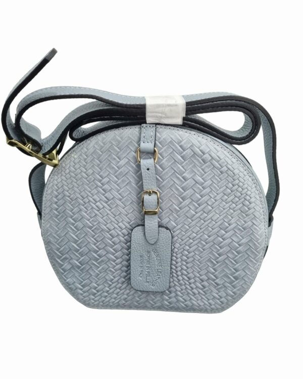 Shoulder bag in real leather woven on the front and back, made in Italy, single compartment in suede interior, zip opening. wide adjustable shoulder strap. powder color (pastel light blue) measures H21 B 7 L17/24