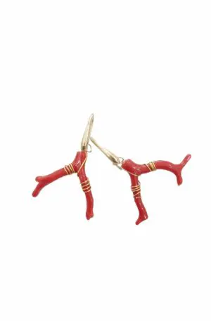Earrings made with coral sprigs and gold-plated 925 silver. Weight 1.8g Length 4cm