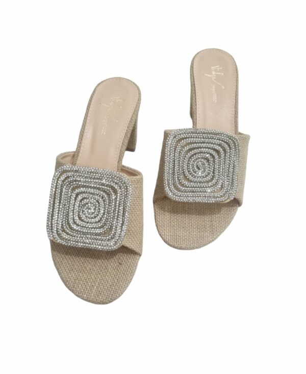 Rattan sandal with square of light points. Non-slip sole. 7cm heel