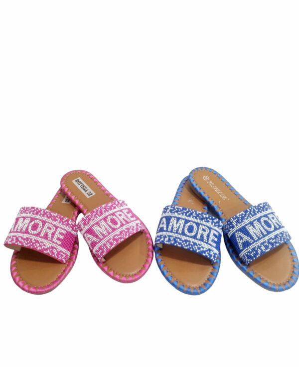 AMORE slippers with non-slip sole and 1.5cm rise. Choose between the 2 available colors