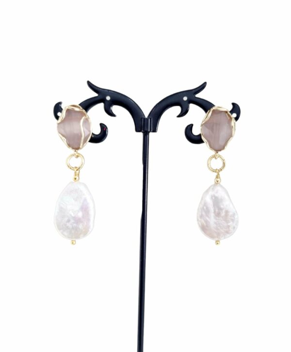 Handcrafted earrings with cat's eye stud surrounded by brass and flat Majorcan pearl.