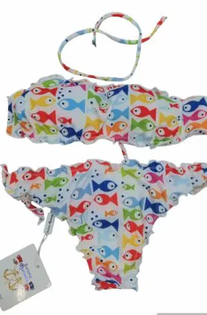 Bikini bandeau rembourré, possibilité de porter une bretelle, culotte réglable à boucles motif poissons multicolores.