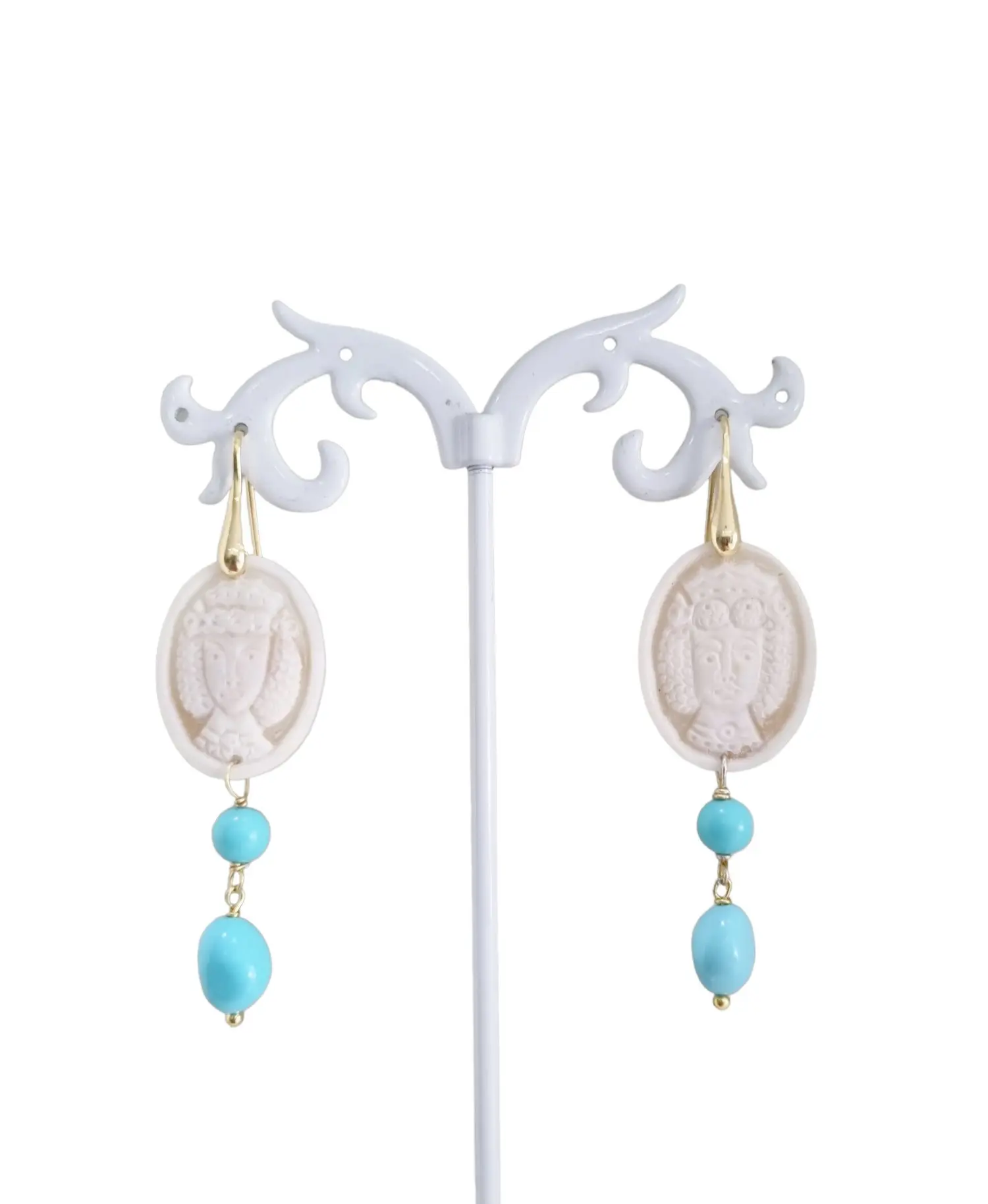 Earrings made with cameos depicting dark brown heads, gold-plated 925 silver earrings and turquoise paste. Length 6cm Weight 2.7g