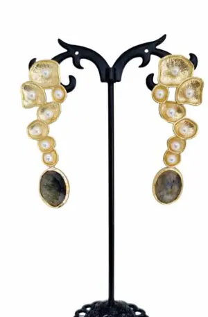 Brass earrings, freshwater pearls and labradorite – weight 6.2gr – length 6cm