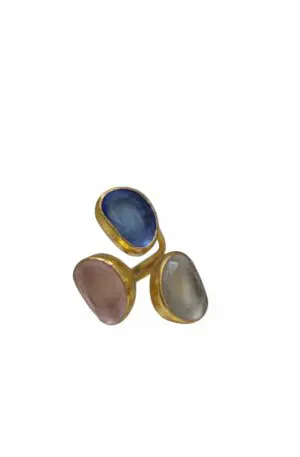 Adjustable ring made with cat's eye and brass.