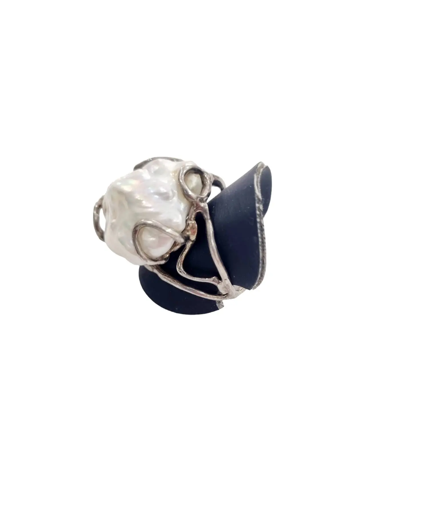 Adjustable ring made with scaramazza pearl and 925 silver workmanship