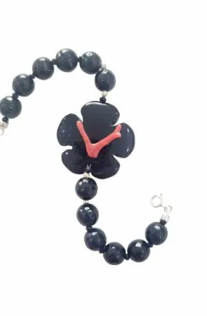 Bracelet made with onyx, crystals and coral. Length 20cm