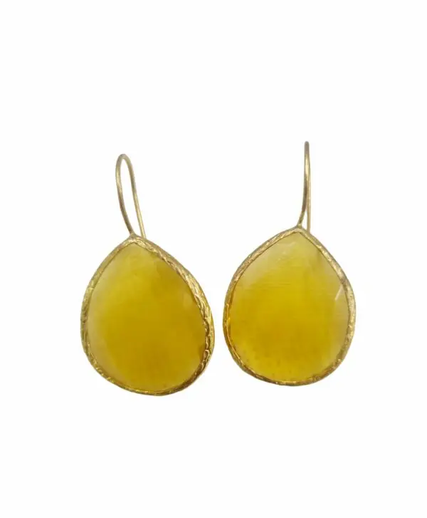 Drop earrings made with cat's eye surrounded by brass. Length 4cmWeight 3.7gr