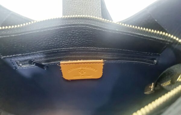 Tasche aus echtem Leder und gepunktetem Pony – Hergestellt in Italien – Mit gepunkteter Außentasche und verstellbarem Schultergurt. Maße H21 B10 L32