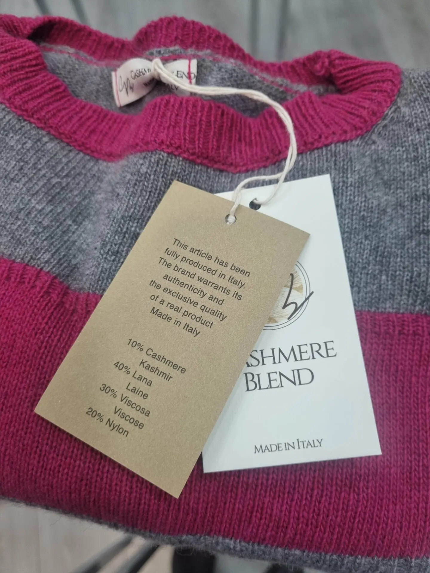 Warm crew-neck sweater in cyclamen and gray color – One size – Composition 10% cashmere, 40% wool, 30% viscose, 20% nylon – Made in Italy