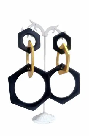 Earrings in shiny black and bronze bone with 925 silver pin – Length 10cm, weight 10.4gr