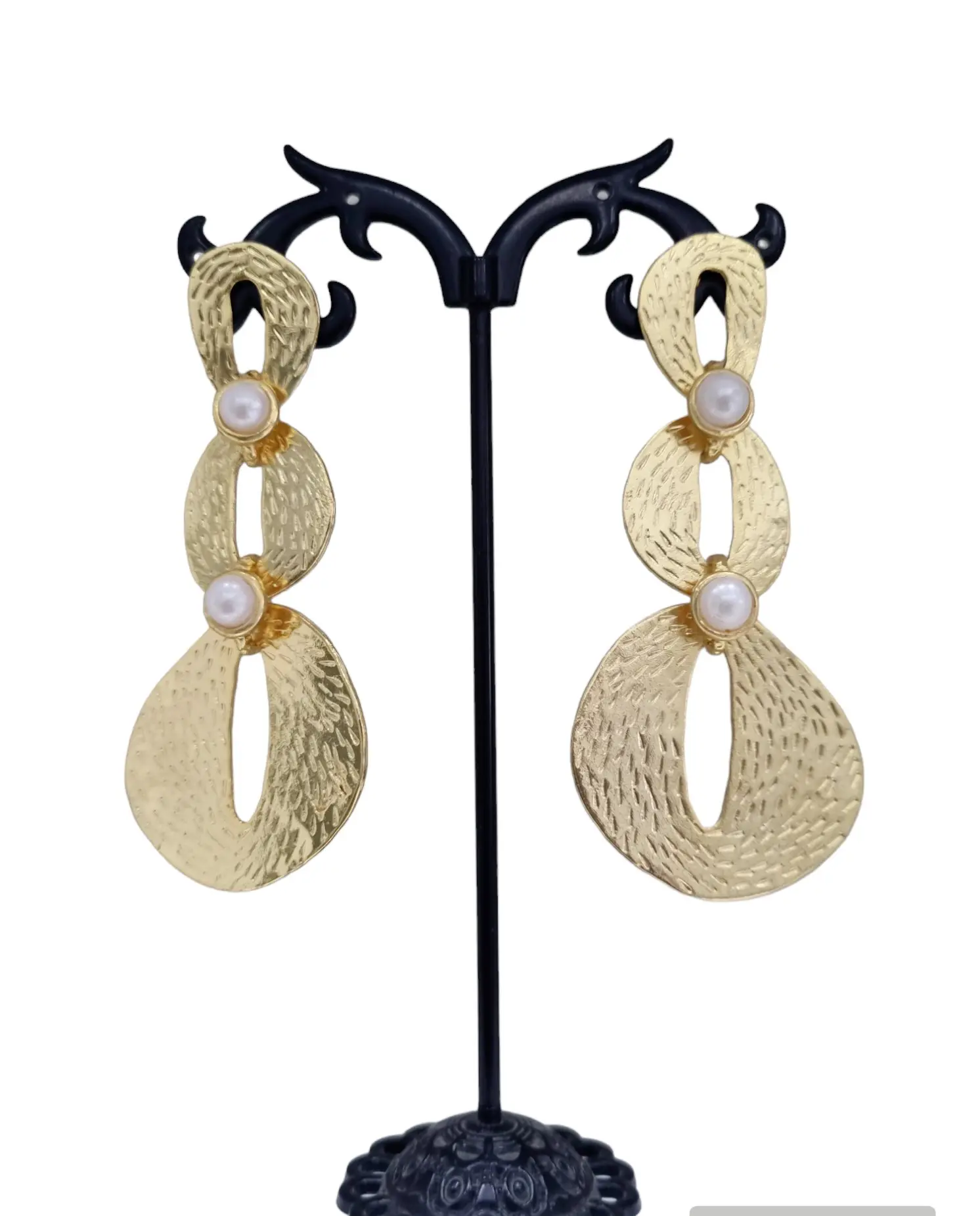 Boucles d'oreilles élégantes en laiton avec perles d'eau douce serties – Longueur 7,5cm – Poids 10,5gr