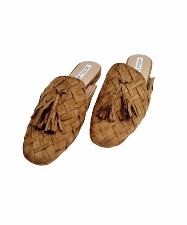 Woven suede sabot with tassels, camel color, 1.5cm raised non-slip sole.