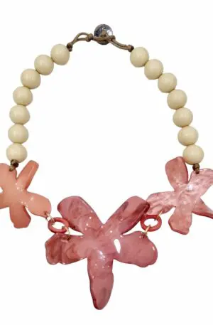 Choker-Halskette aus zweifarbigen Harzkugeln und Blumen. Verstellbare Länge 51 cm