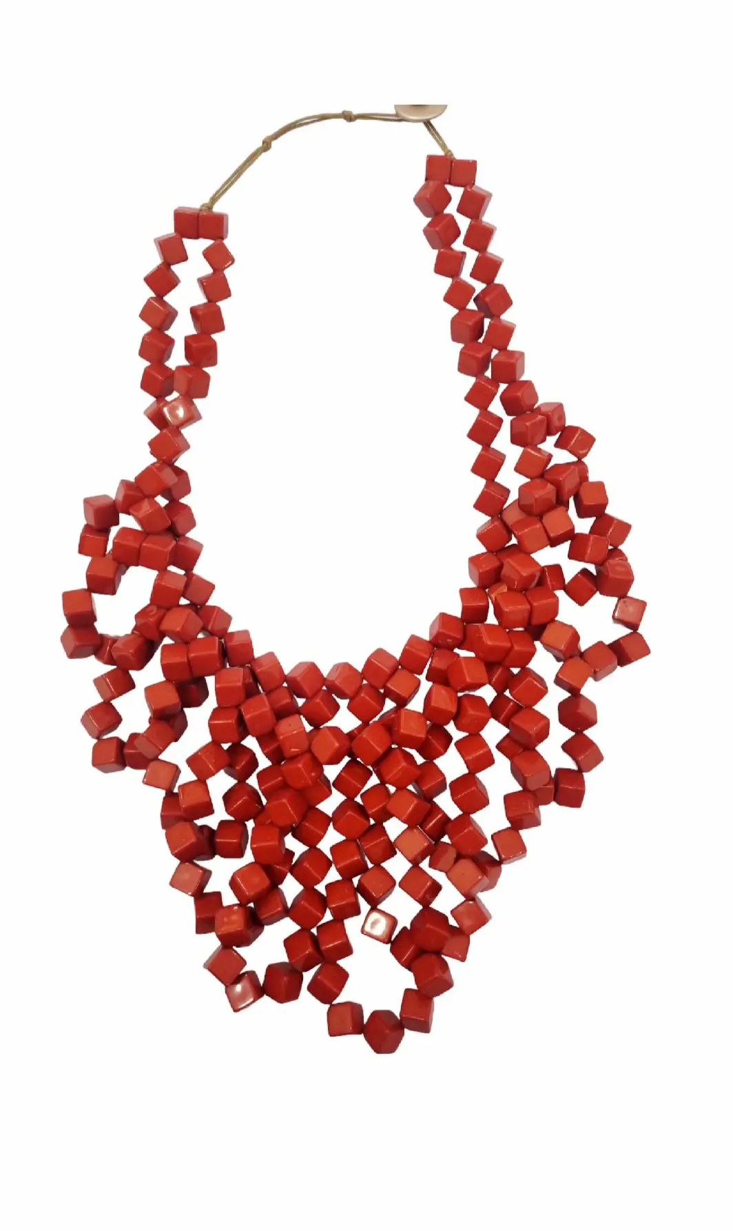 Halskette aus ziegelfarbenen Harzwürfeln. Verstellbare Länge 48 cm