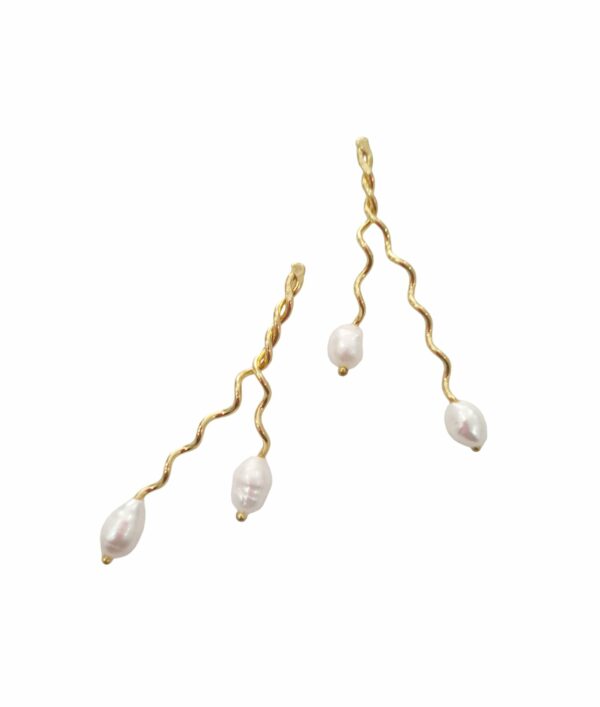 Parure: collana orecchini,bracciale ed anello regolabili realizzati in ottone e perle di fiume.