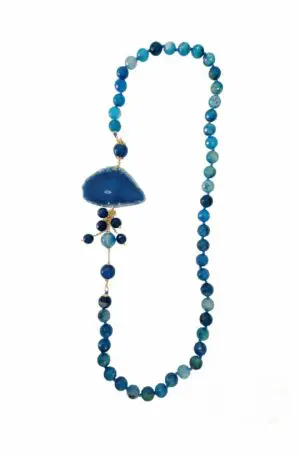 Halskette aus gestreiftem blauem Achat und goldenen Messingelementen. Länge 75cm