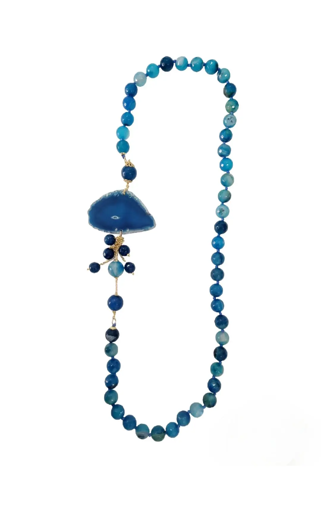Halskette aus gestreiftem blauem Achat und goldenen Messingelementen. Länge 75cm