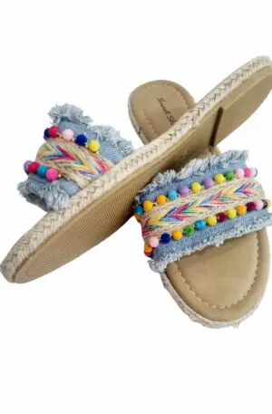 Slippers with multicolored pompom and denim blue fringes, rope base, non-slip sole, 1.5cm rise.