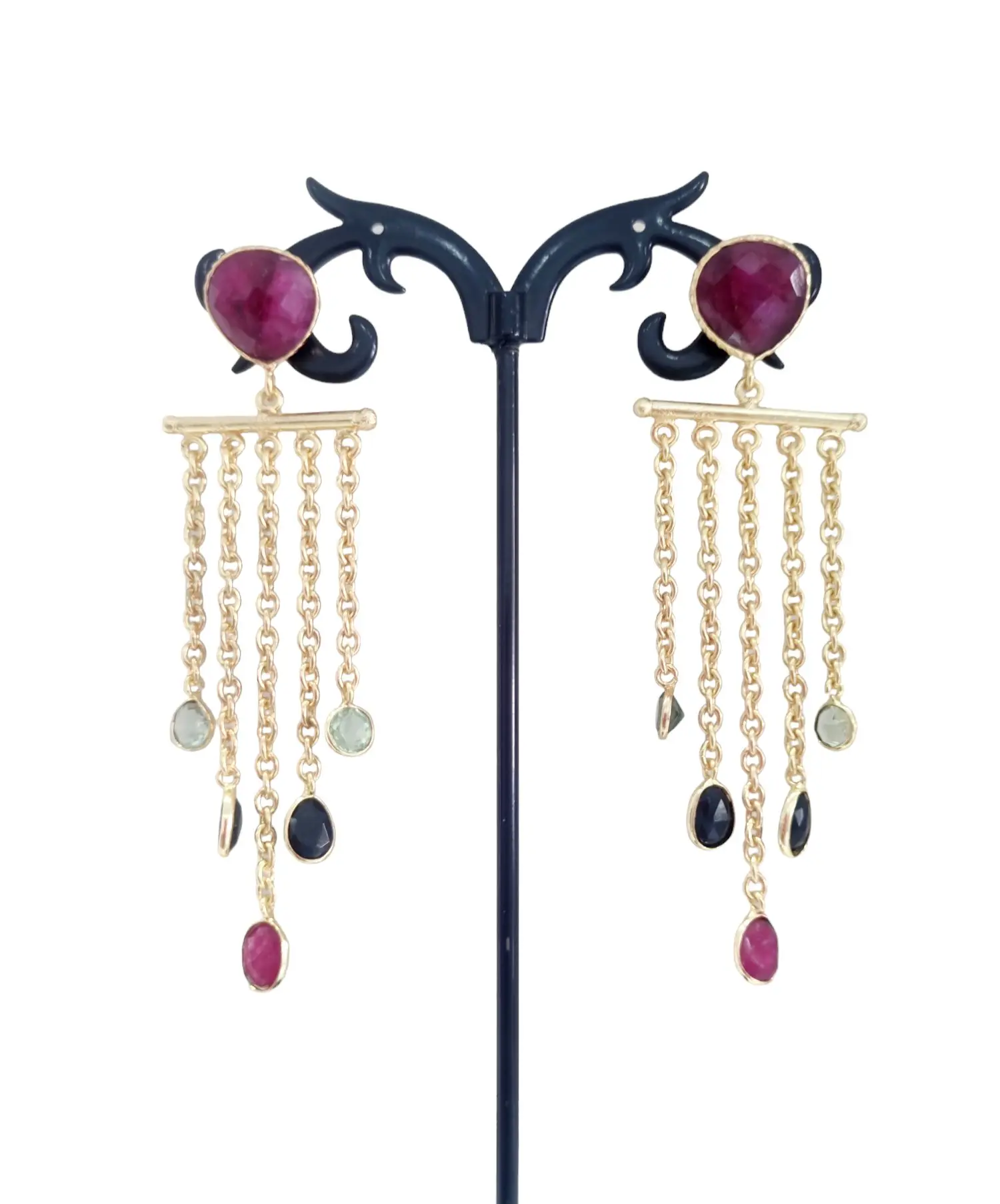 Earrings made with ruby root, onyx and quartz. golden brass elements. Weight 5.3gr Length 7.5cm