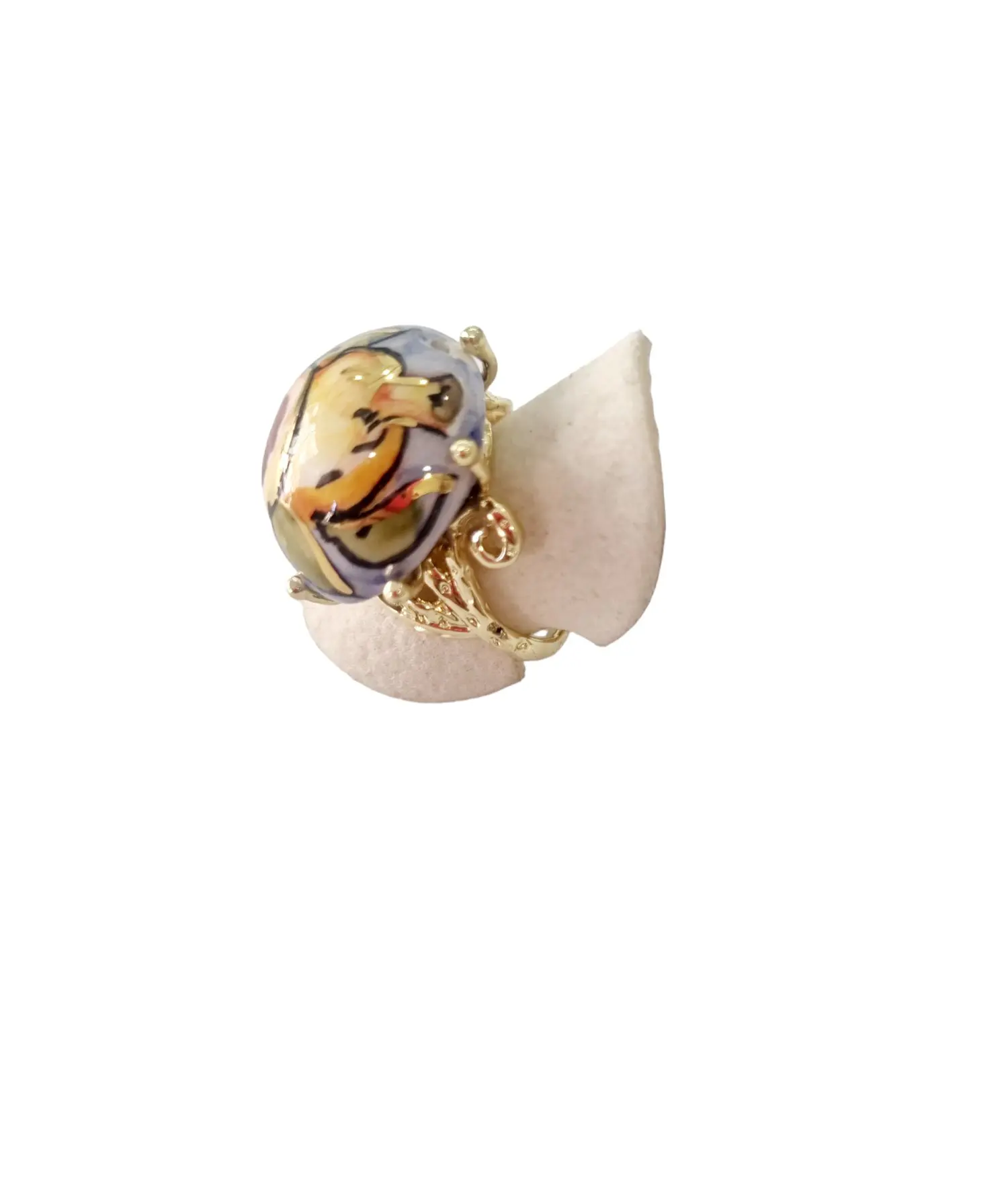 Adjustable ring on brass base with pomegranates painted on Caltagirone ceramic.