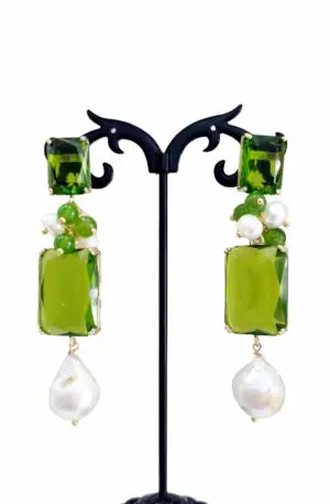 Earrings made with acid green crystals, agate, freshwater pearls and pearls Length 8 cm Weight 19.2gr