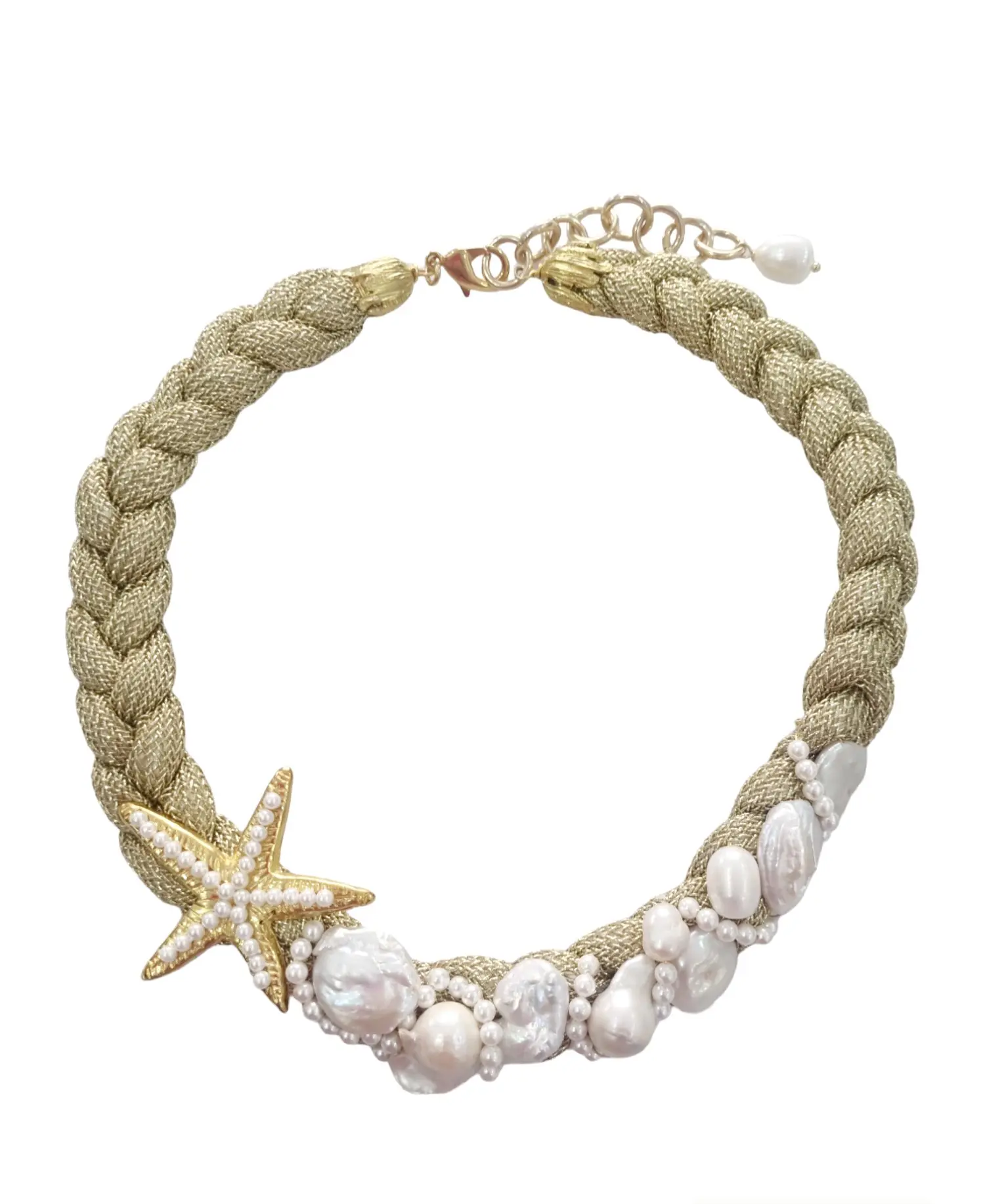 Collana girocollo reagolabile realizzata artigianalmente con cordone dorato laminato intrecciato,perle scaramazze,perle barocche,perle di maiorca e stella in ottone.