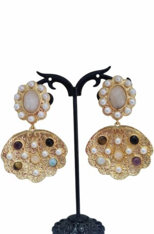 Orecchini  realizzati con pietre naturali e perle incastonate nell ottone.
Peso 13.3gr
Lunghezza 6cm