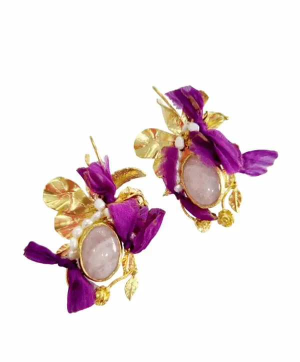 Earrings made with rose quartz, rice pearls and fabric on a brass base. Closed earring. Weight 9.1gr Length 5.5cm Free shipping