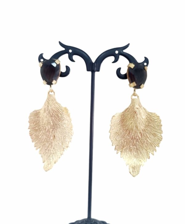 Earrings made with brass leaf and black cat's eye pin Weight 11.4gr Length 7 cm Free shipping