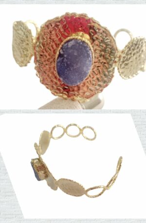 Bracciale ad incastro realizzato in ottone battuto pieno e aperto e druzy centrale colore neutro. Spedizione Gratuita