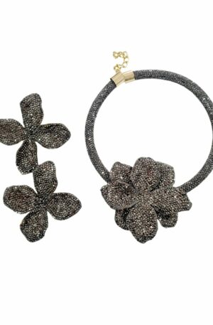 Parure collana girocollo ed orecchini realizzata con strass super luminosa. Colore antracite Spedizione Gratuita