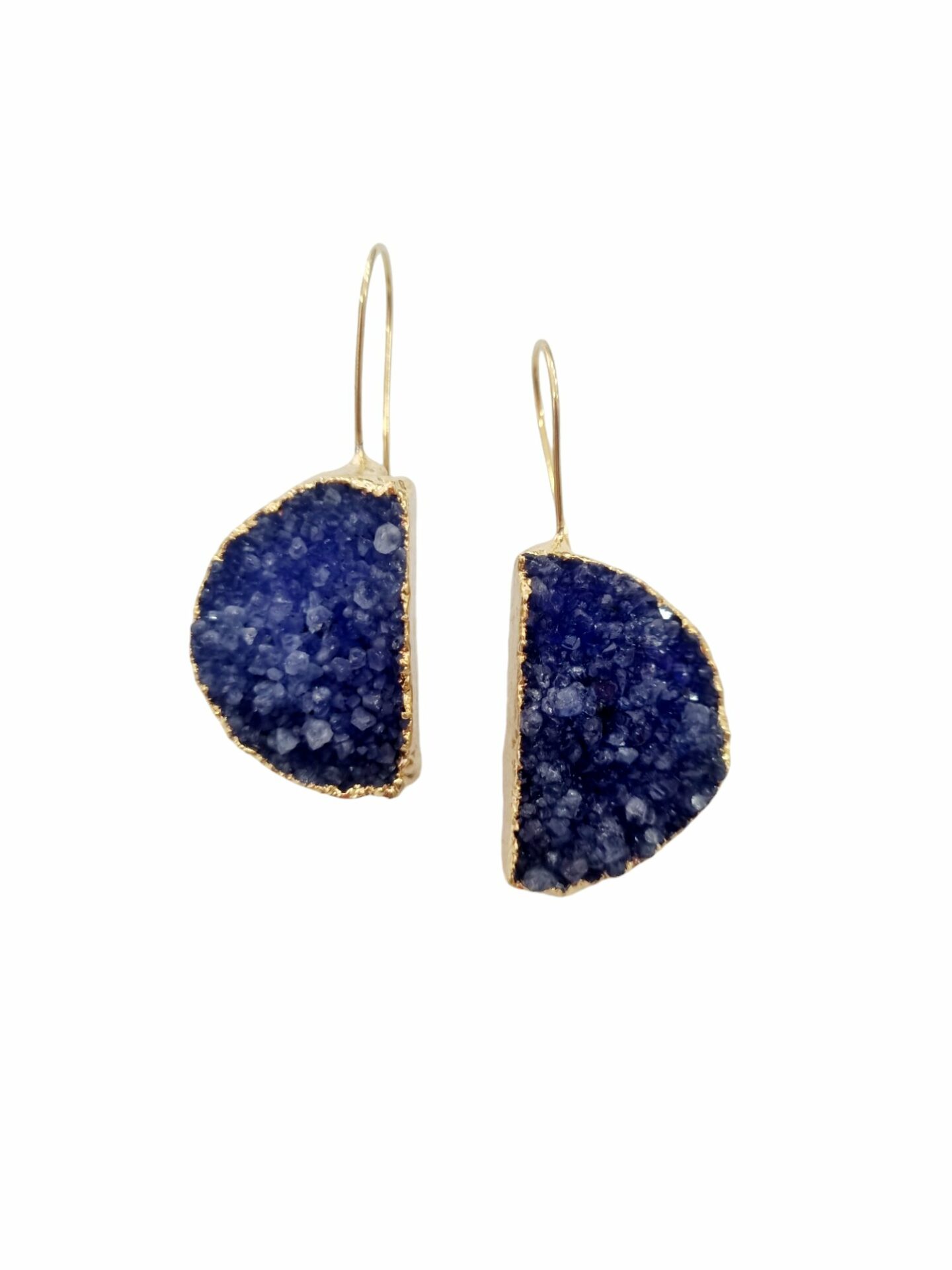 Orecchini realizzati con druzy blu ed ottone. Lunghezza 5cm Peso 11.6gr Spedizione Gratuita