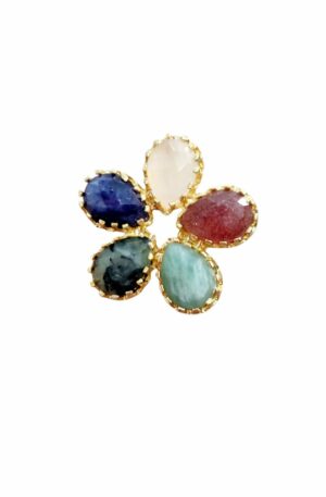 Anello regolabile fiore realizzato su ottone con petali di pietre dure naturali incastonate: lapislazzuli, quarzo rosa, amazzonite, prehnite e aragonite Spedizione Gratuita