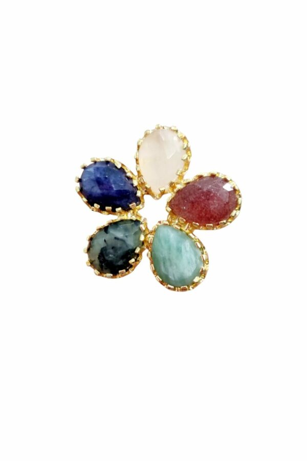 Anello regolabile fiore realizzato su ottone con petali di pietre dure naturali incastonate: lapislazzuli, quarzo rosa, amazzonite, prehnite e aragonite Spedizione Gratuita