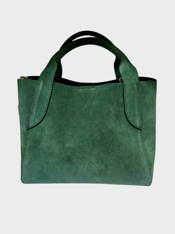 Borsa in camoscio verde, made italy, vera pelle, dotata di sacca interna in camoscio con tracolla in pelle, interno in pelle. 
misure  L 28 B12 H 20 Spedizione Gratuita