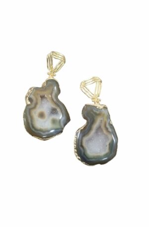 Orecchini realizzati con druzy su base in ottone e perno dorato in ottone Lunghezza 5 cm Peso 16.1gr Spedizione Gratuita