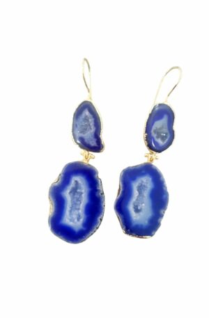 Orecchini realizzati con druzy blu su base in ottone. Lunghezza 7 cm Peso 9.8gr Spedizione Gratuita