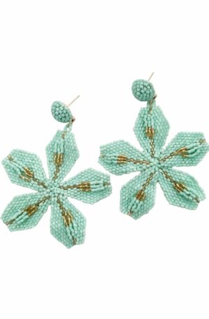 Orecchini fiori realizzati con microperline colori verde acqua ed oro. Leggerissimi. Peso 4.8grLunghezza 6,5cm Spedizione Gratuita