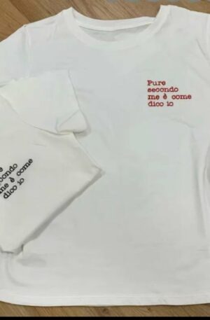 T-shirt 100% cotone taglia unica” Pure secondo me ècome dico io”disponibile scritta rossa Spedizione Gratuita