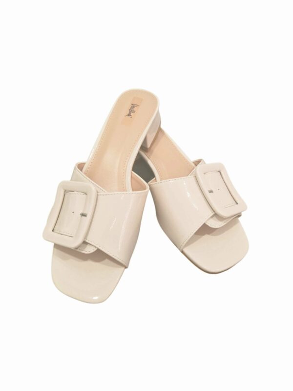 Ciabattina lucida color nude con tacchetto quadrato H4 cm ( 6×5.5cm) Spedizione Gratuita