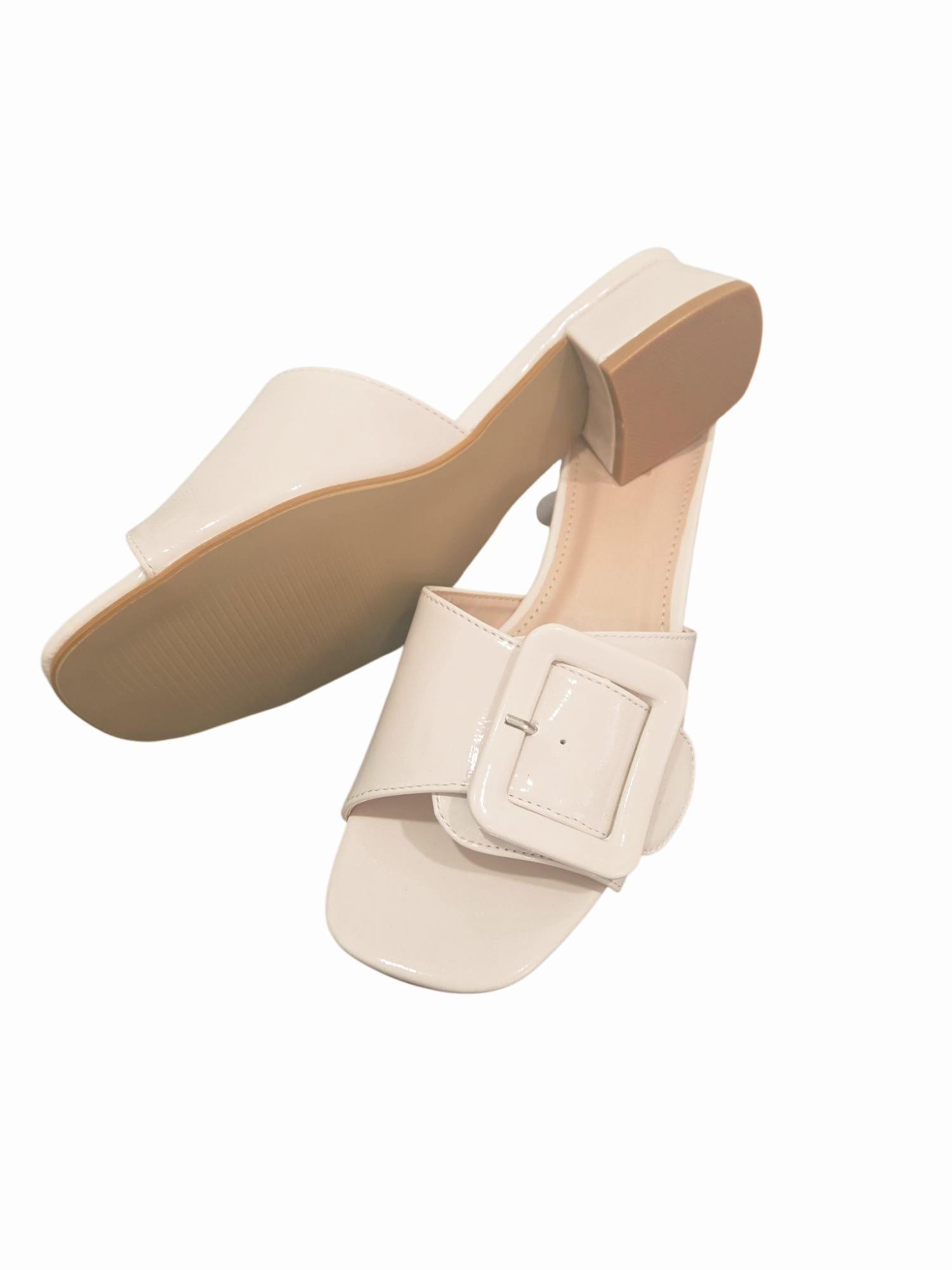 Ciabattina lucida color nude con tacchetto quadrato H4 cm ( 6×5.5cm) Spedizione Gratuita